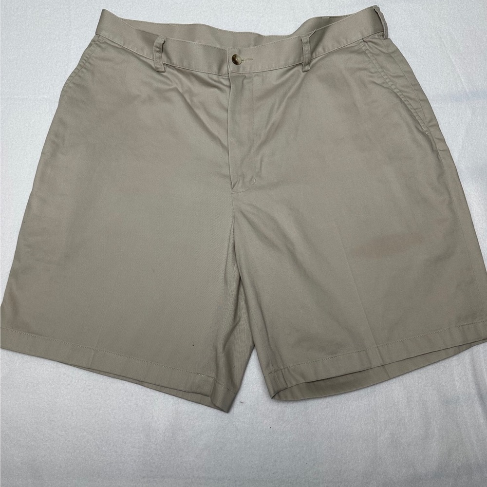 Jos A Bank Traveler's Collection Mens Khaki Shorts Size 36 Casual